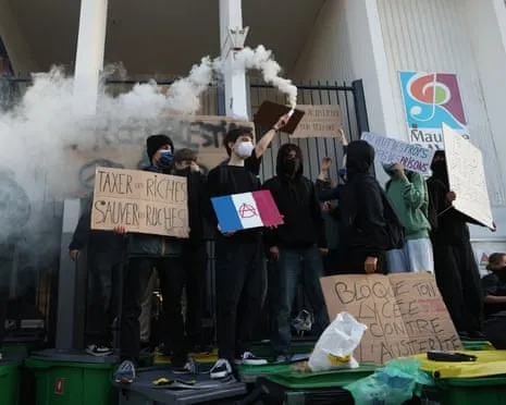 New French Prime Minister Faces Mounting Scrutiny as Countrywide Protests Disrupt Schools and Transport